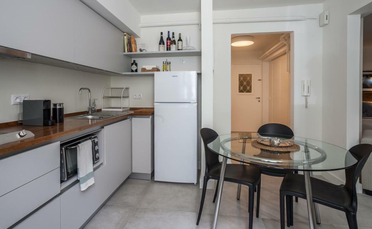 Unique Semi-Basement Stay At The Foot Of The Acropolis Афины Экстерьер фото