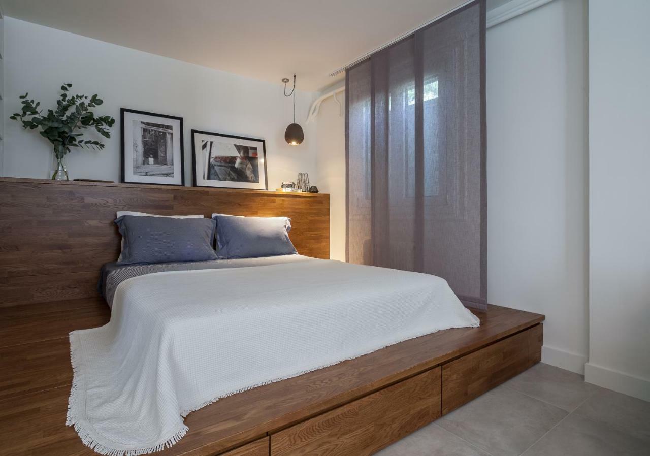 Unique Semi-Basement Stay At The Foot Of The Acropolis Афины Экстерьер фото