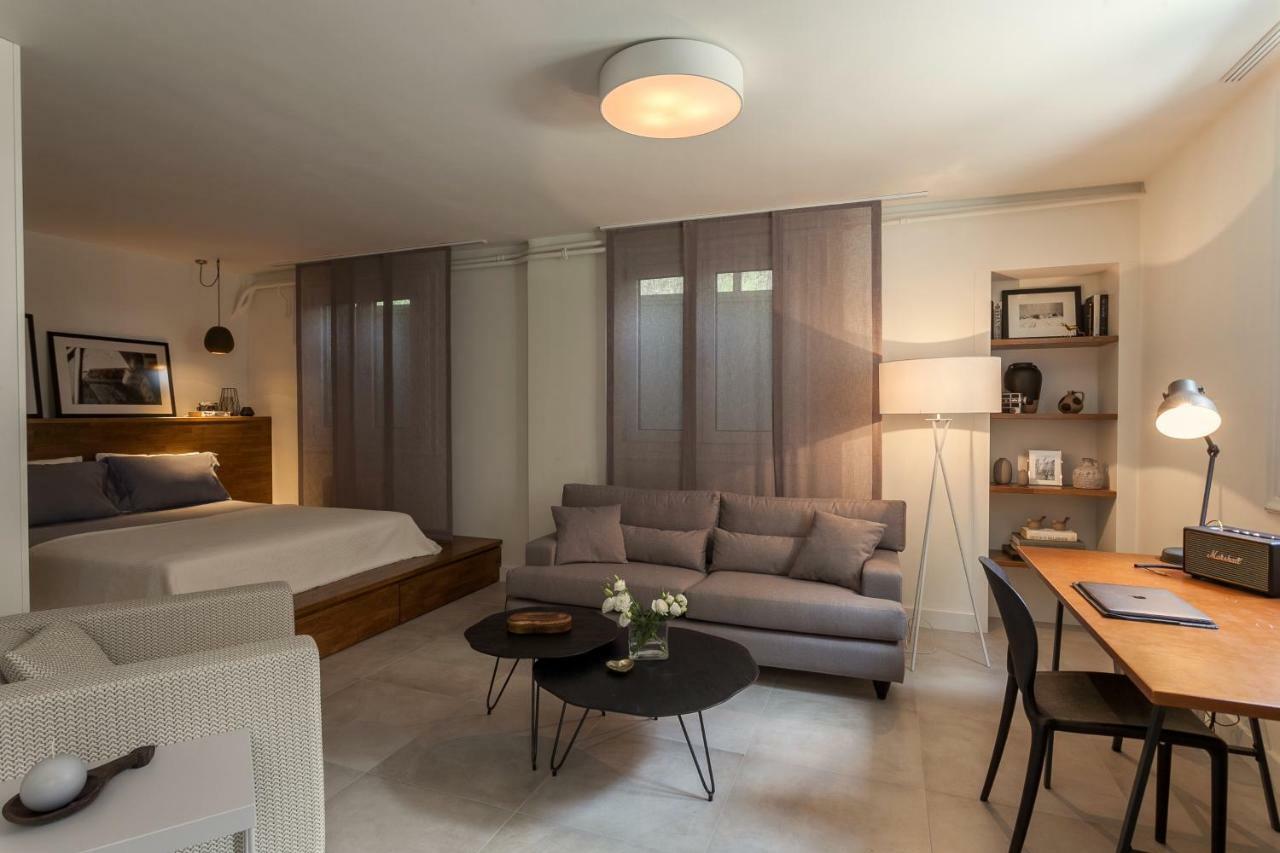 Unique Semi-Basement Stay At The Foot Of The Acropolis Афины Экстерьер фото